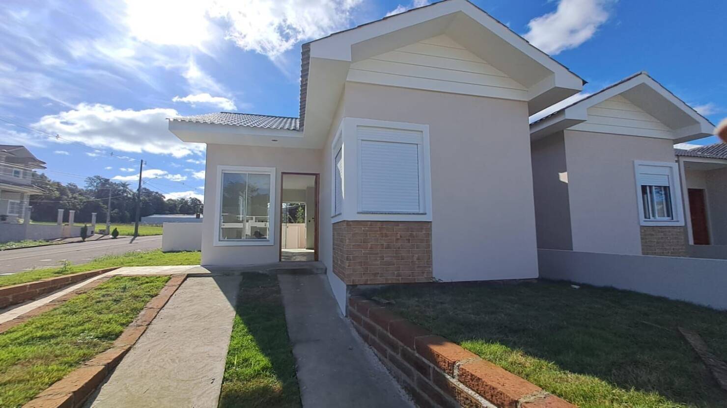 Casa à venda com 2 quartos, 51m² - Foto 1