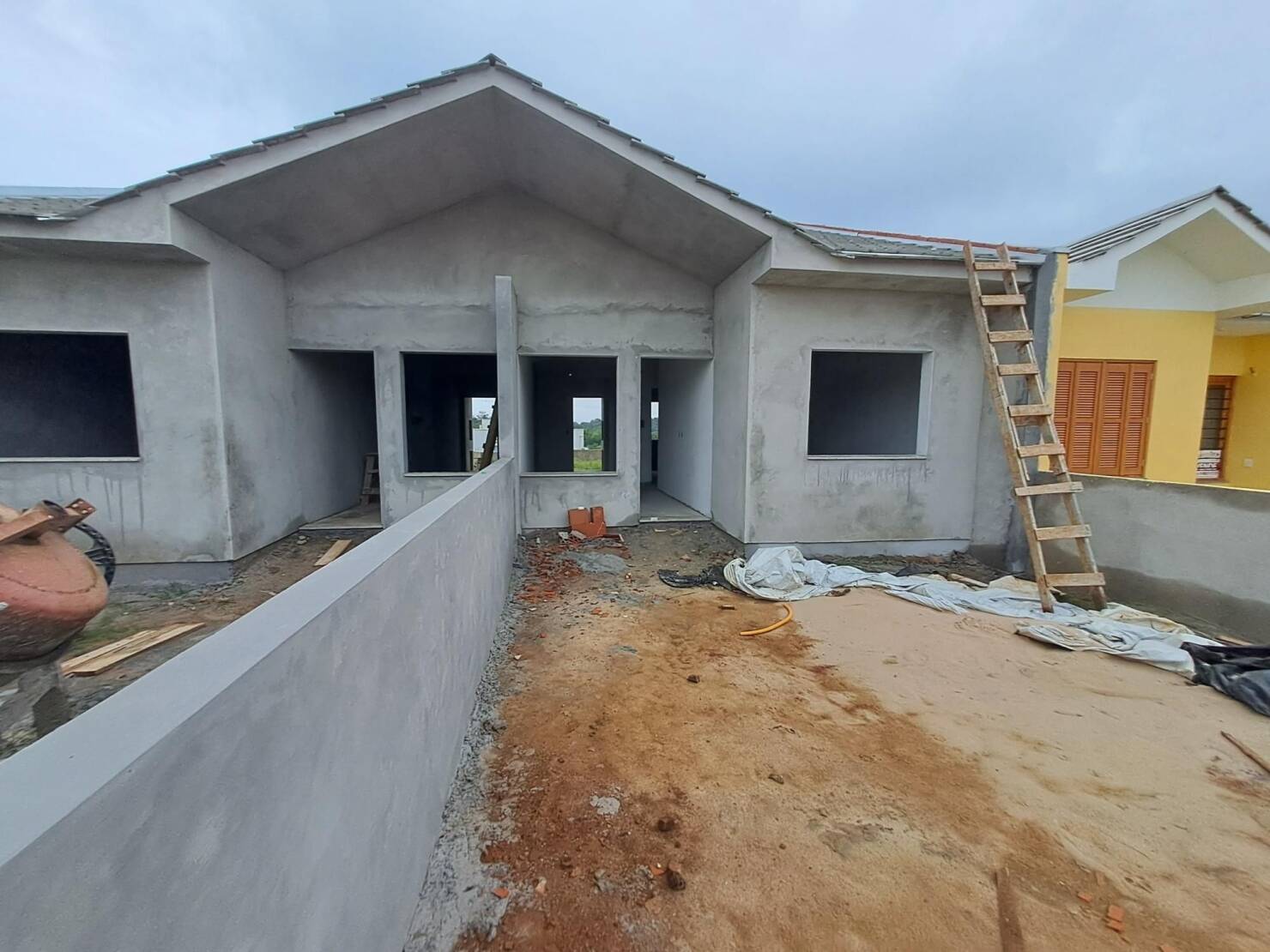 Casa à venda com 2 quartos, 55m² - Foto 1