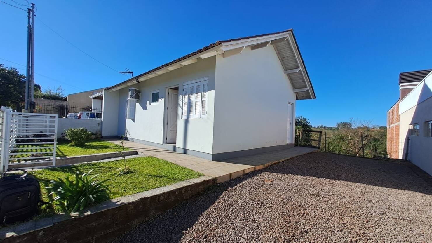 Casa à venda com 2 quartos, 50m² - Foto 1