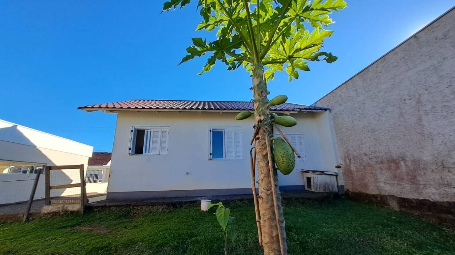 Casa à venda com 2 quartos, 50m² - Foto 2