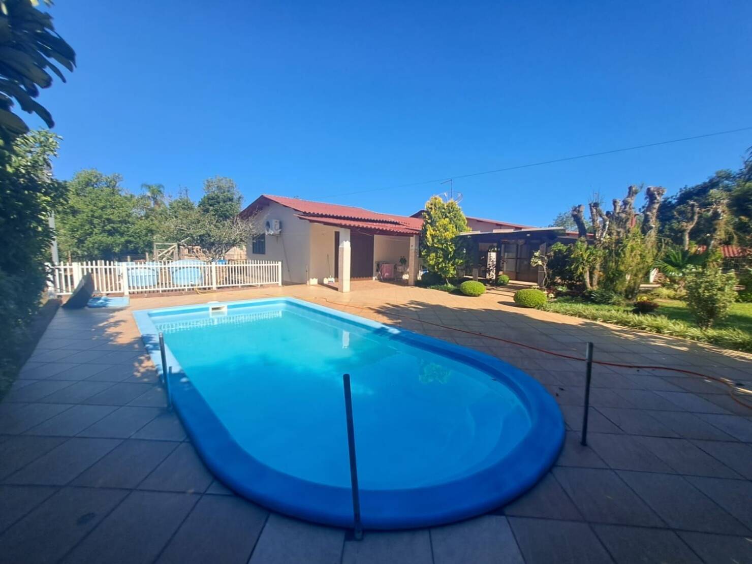Chácara à venda com 3 quartos, 292m² - Foto 1