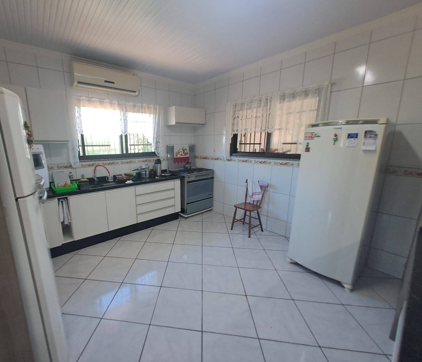 Chácara à venda com 3 quartos, 292m² - Foto 17