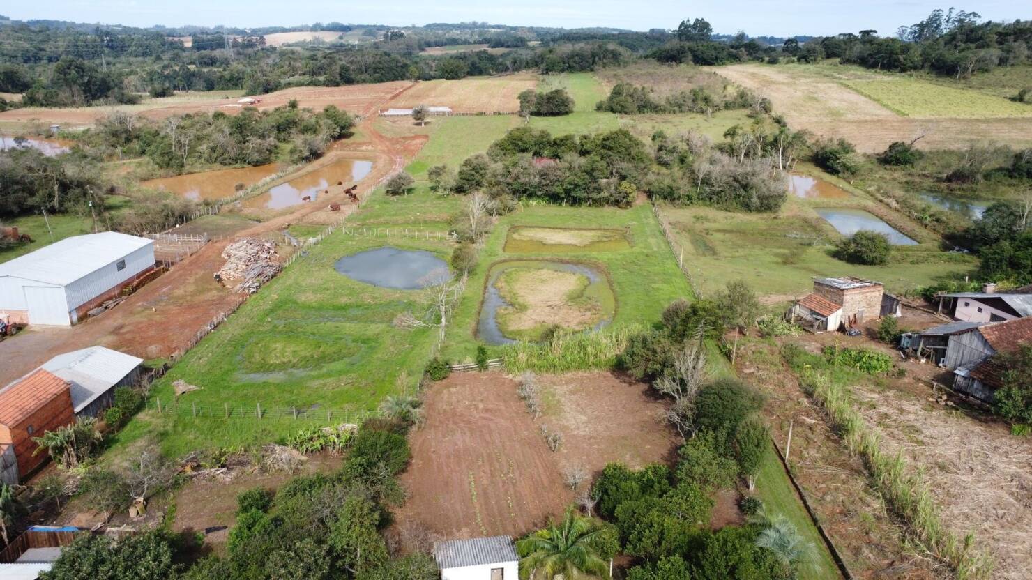 Sítio à venda com 2 quartos, 110m² - Foto 1