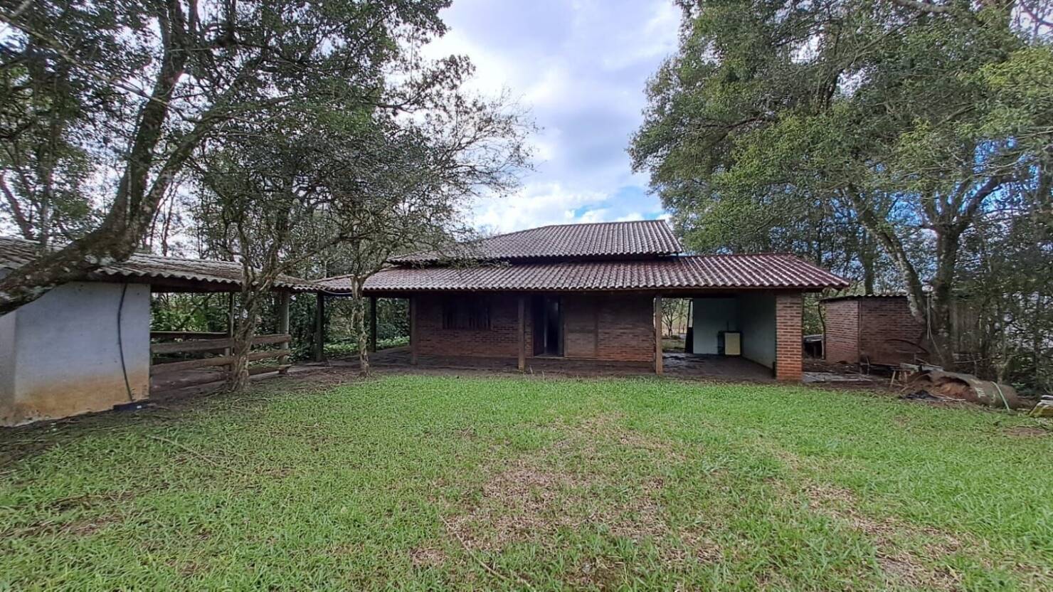 Sítio à venda com 2 quartos, 110m² - Foto 2