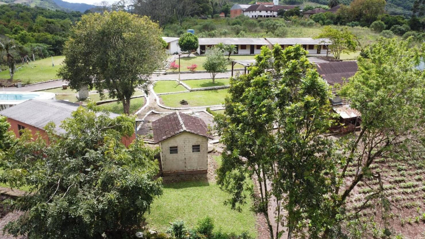 Chácara à venda com 3 quartos, 600m² - Foto 9