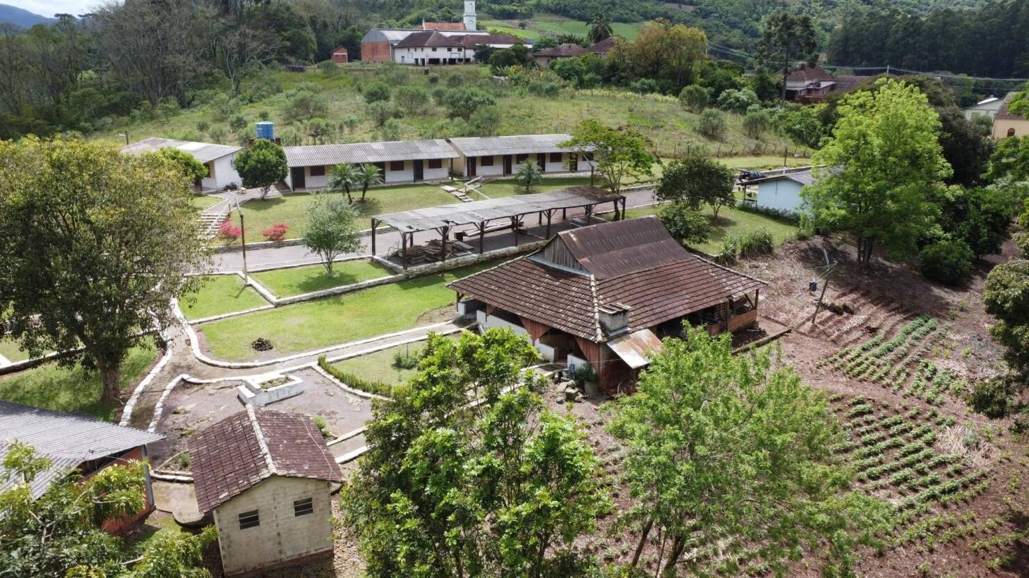Chácara à venda com 3 quartos, 600m² - Foto 11