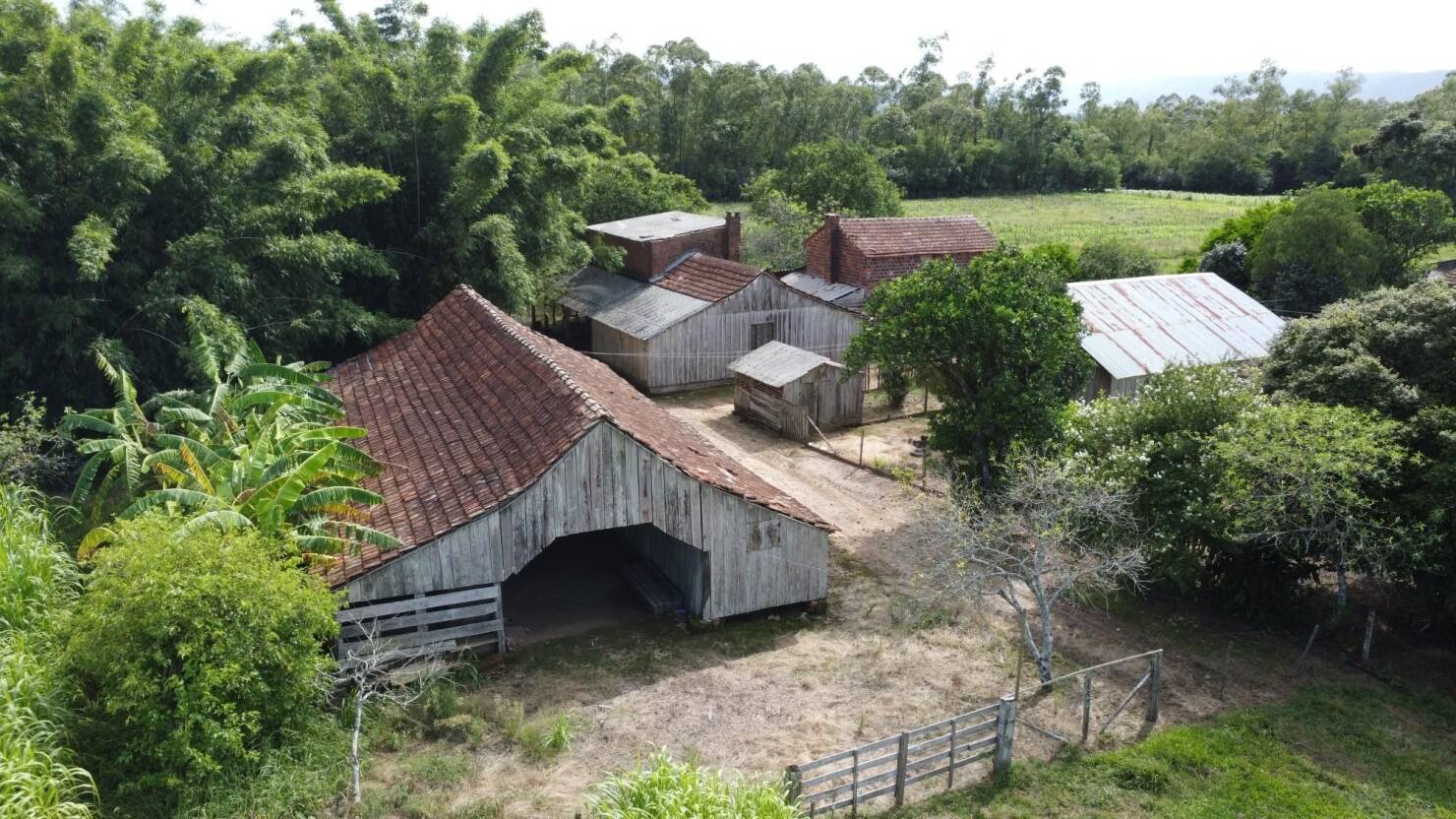 Fazenda à venda com 3 quartos, 240m² - Foto 9