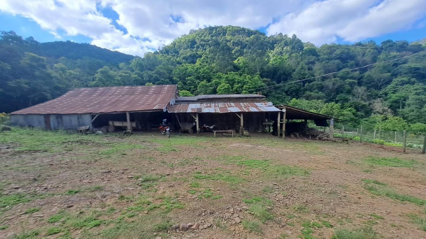 Chácara à venda com 2 quartos, 120m² - Foto 17