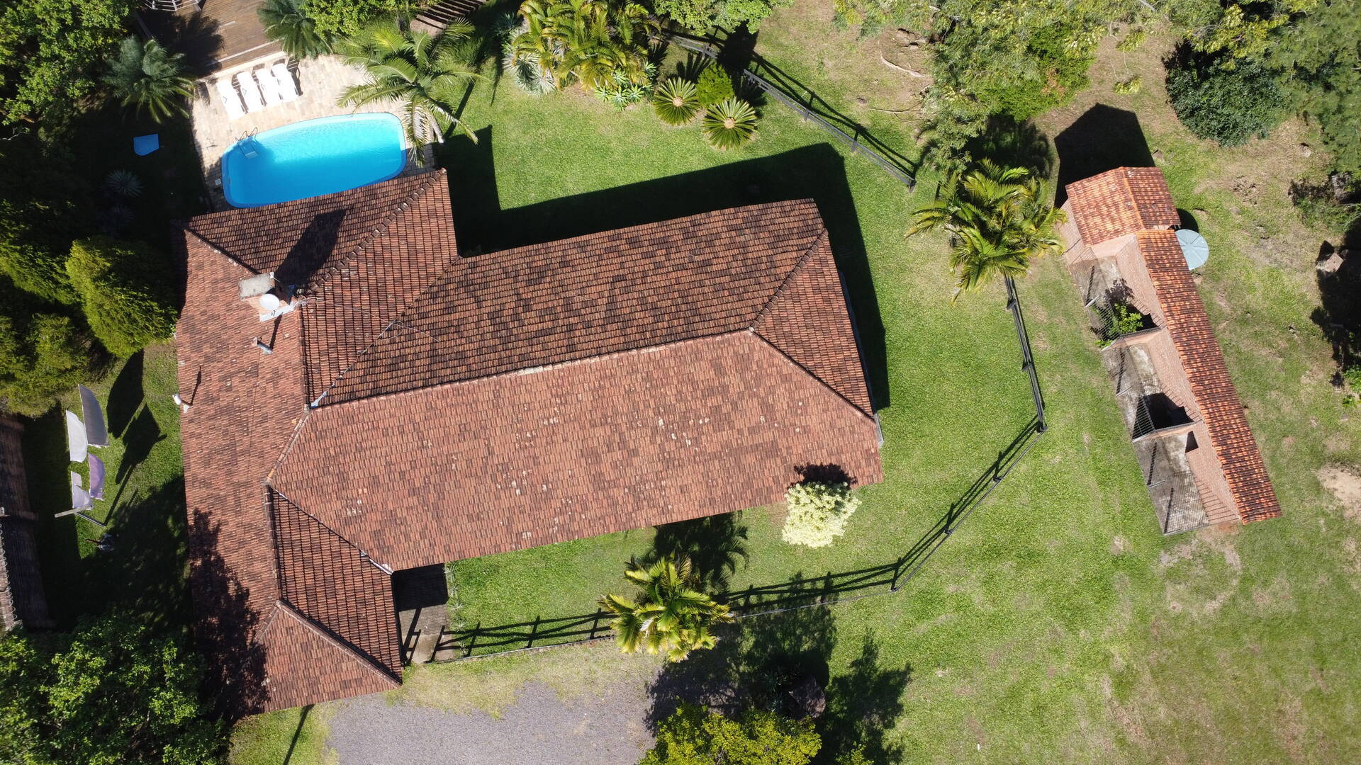 Casa à venda com 3 quartos, 303m² - Foto 2