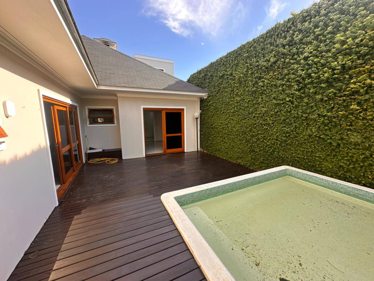 Casa, 3 quartos, 214 m² - Foto 1