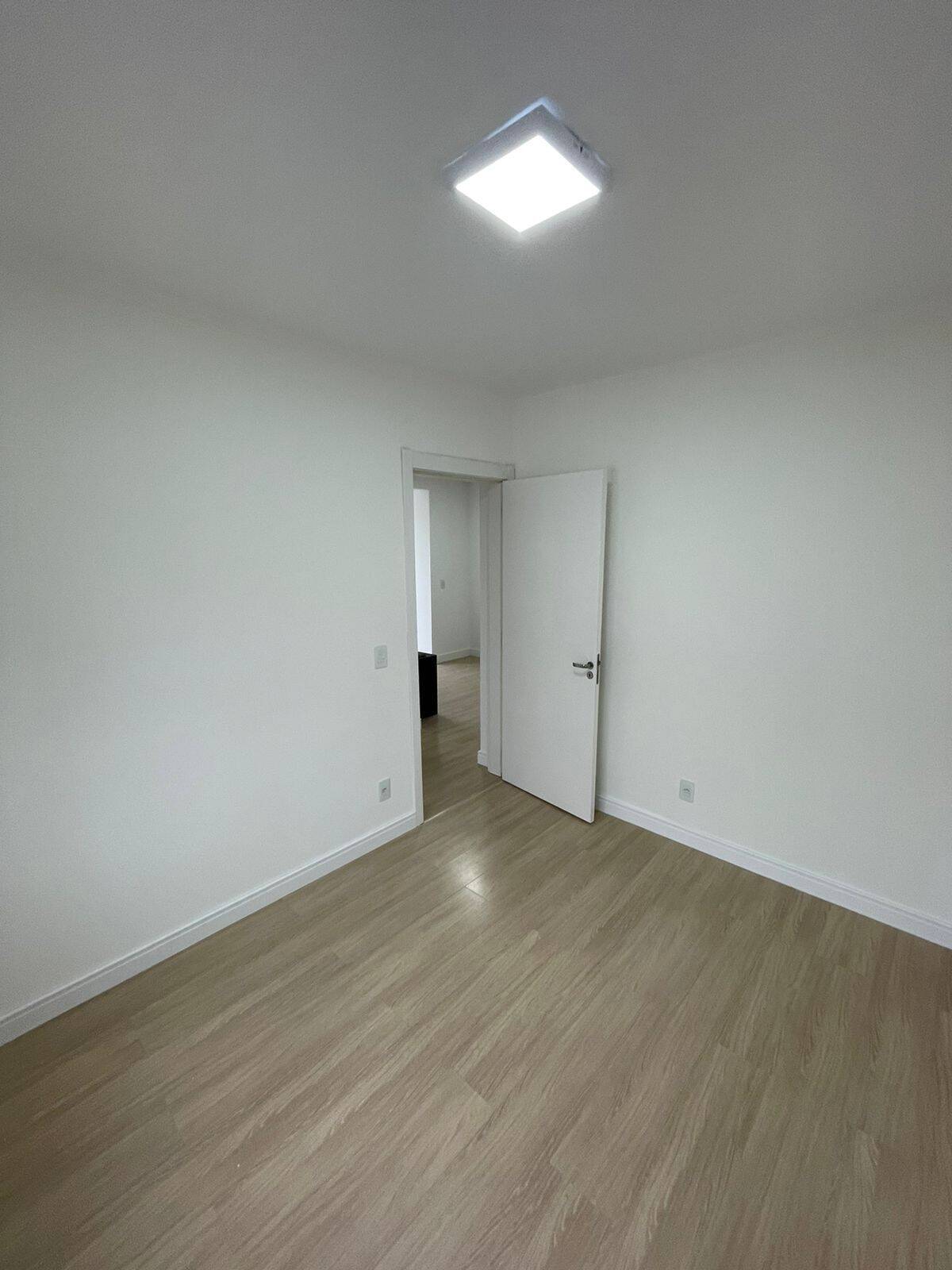 Apartamento à venda com 2 quartos, 68m² - Foto 3