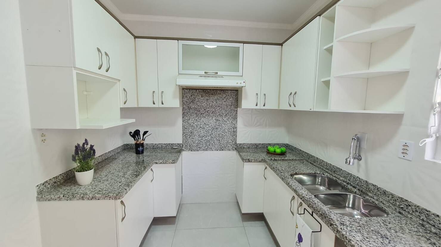 Apartamento à venda com 3 quartos, 79m² - Foto 1