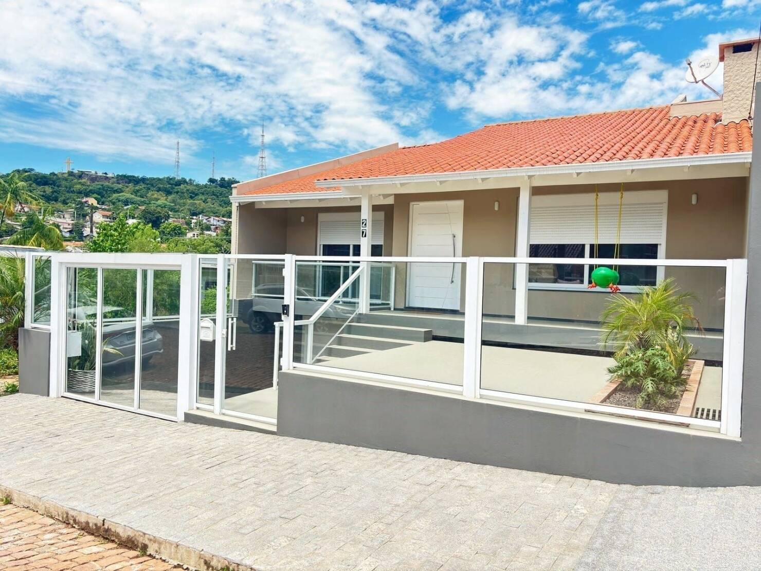 Casa à venda com 3 quartos, 222m² - Foto 2