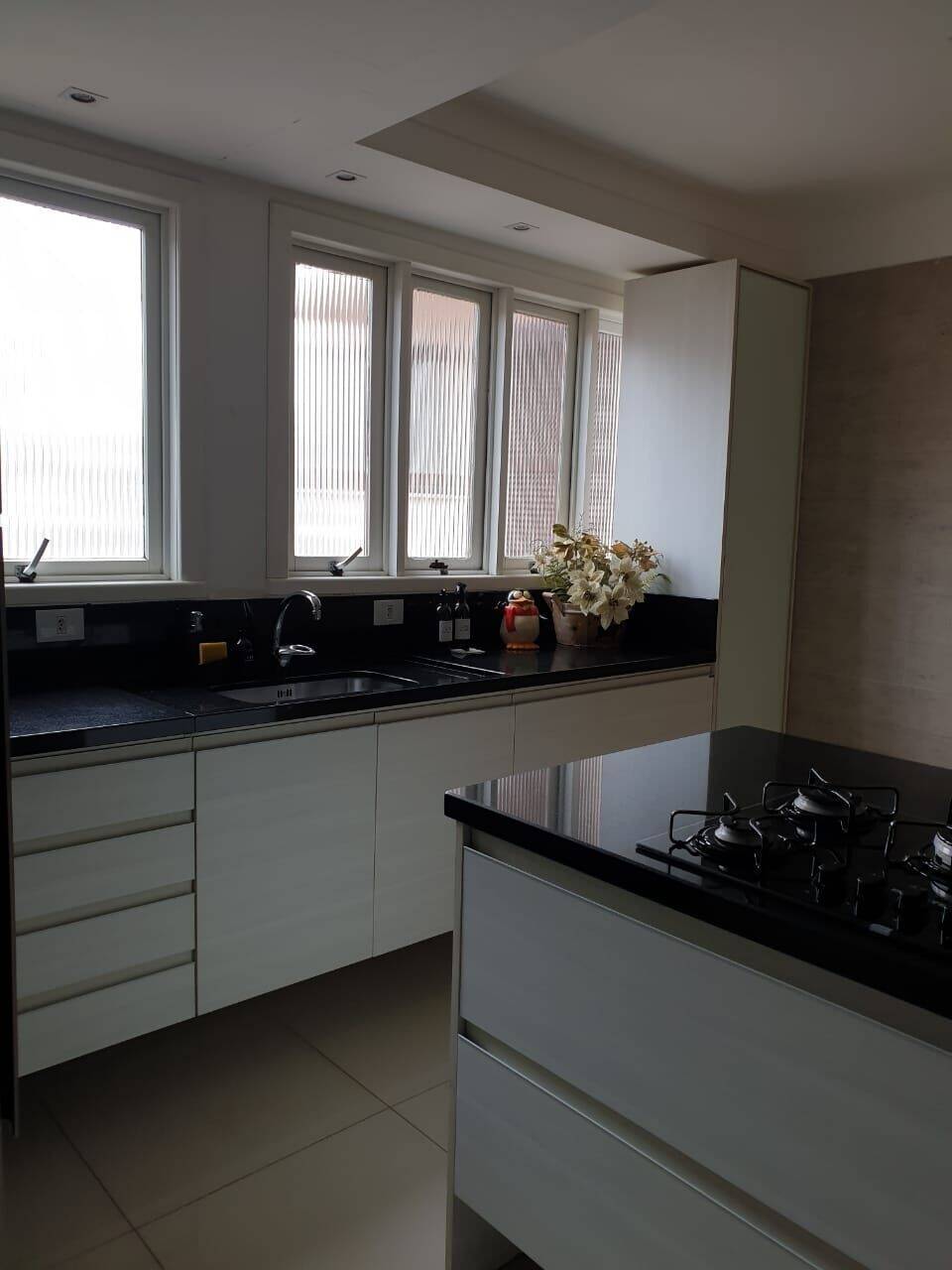 Apartamento à venda com 3 quartos, 203m² - Foto 4