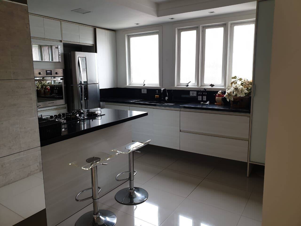 Apartamento à venda com 3 quartos, 203m² - Foto 6