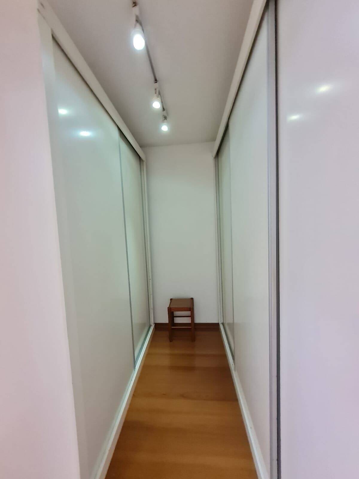 Casa à venda com 4 quartos, 346m² - Foto 2