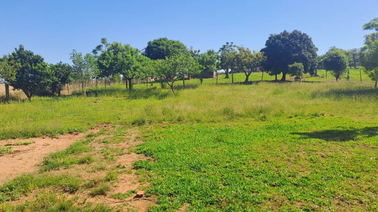 Chácara à venda com 2 quartos, 100m² - Foto 1