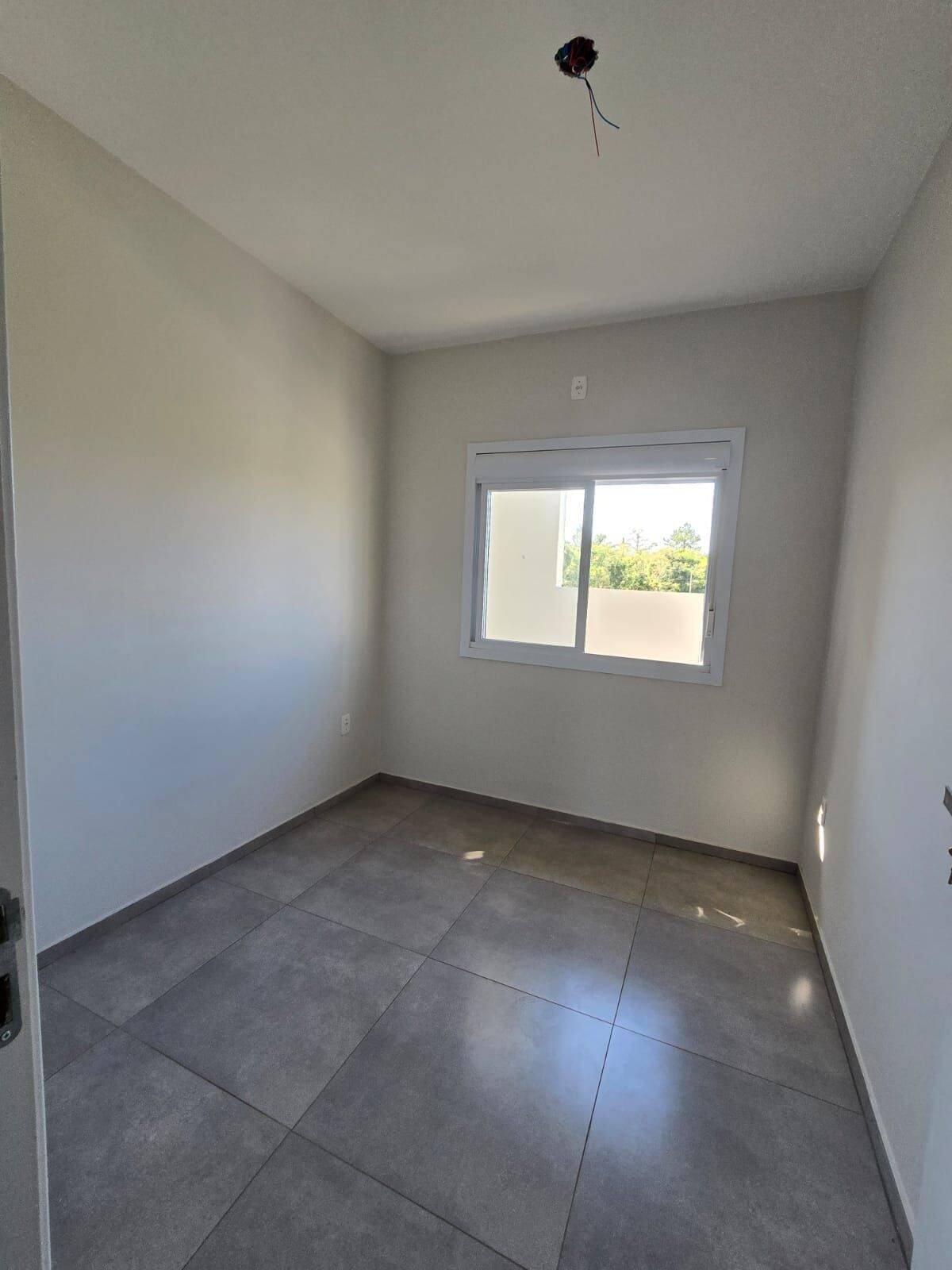 Casa à venda com 2 quartos, 49m² - Foto 2