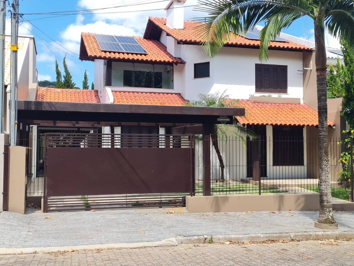 Casa à venda com 3 quartos, 230m² - Foto 1