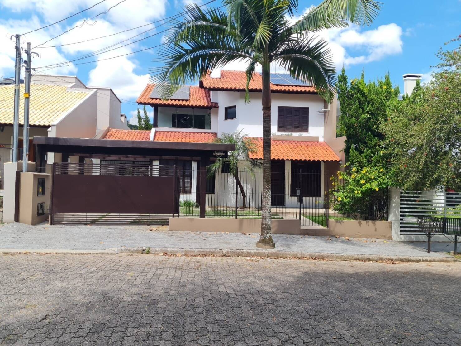Casa à venda com 3 quartos, 230m² - Foto 2