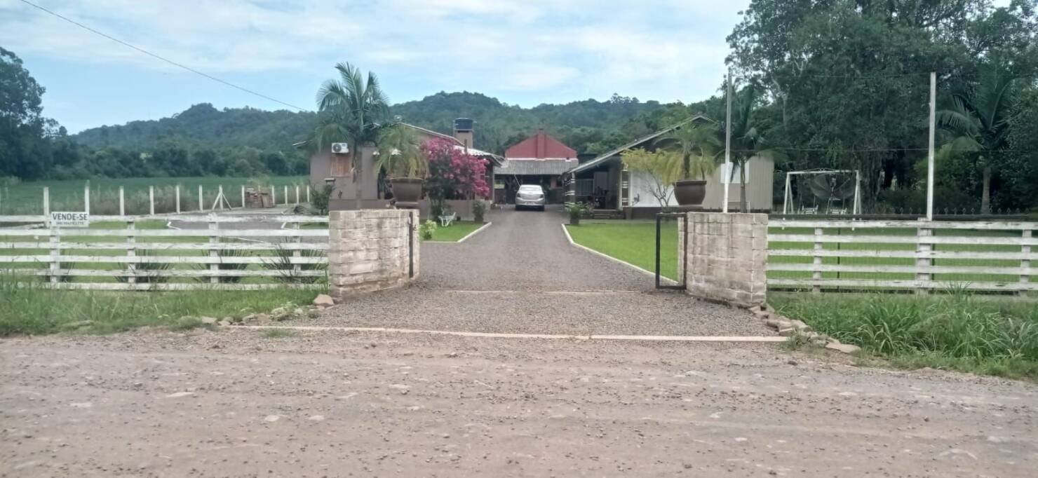 Chácara à venda com 3 quartos, 240m² - Foto 2