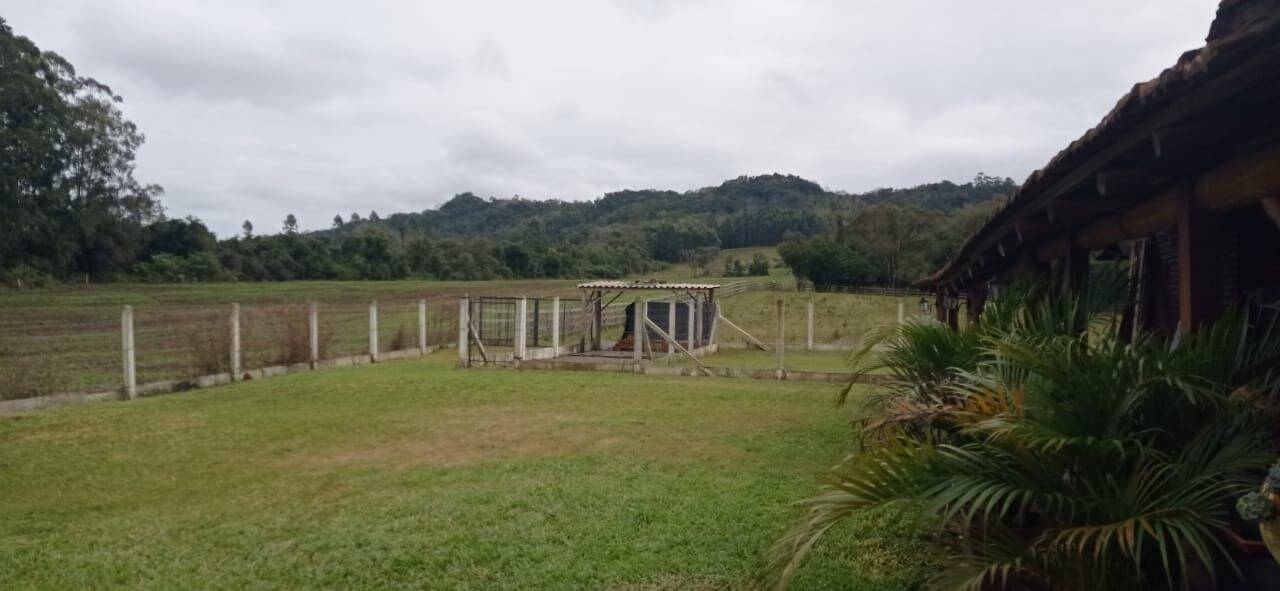 Chácara à venda com 3 quartos, 240m² - Foto 33