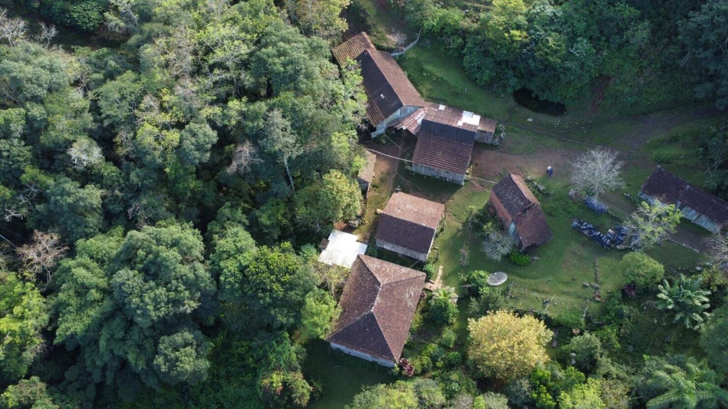 Fazenda à venda com 3 quartos, 16800m² - Foto 1