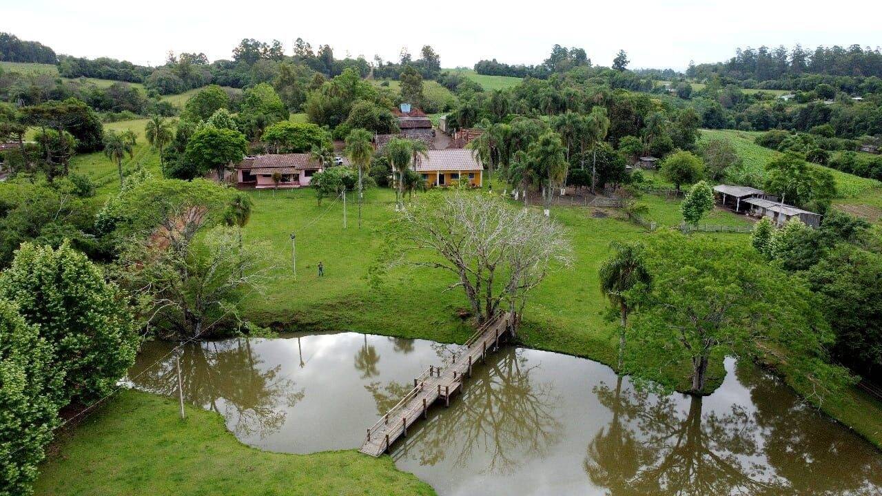 Fazenda à venda com 3 quartos, 400m² - Foto 2