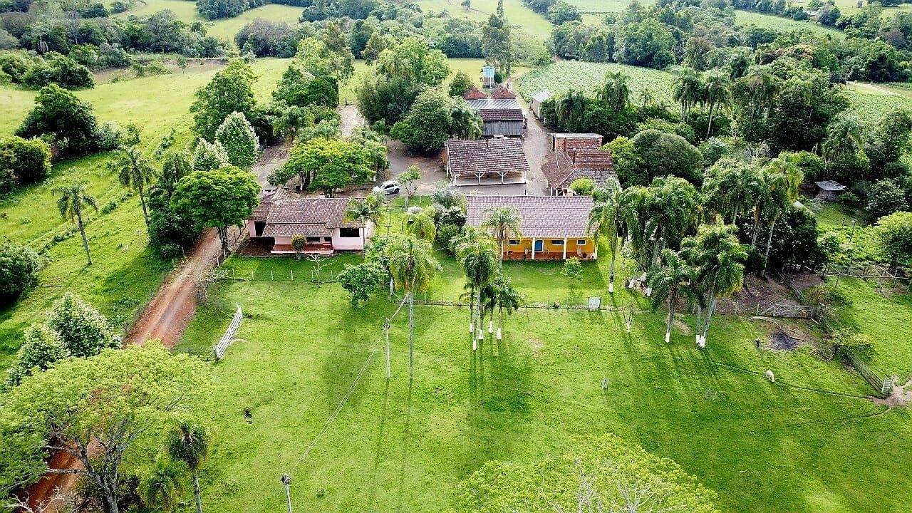 Fazenda à venda com 3 quartos, 400m² - Foto 4