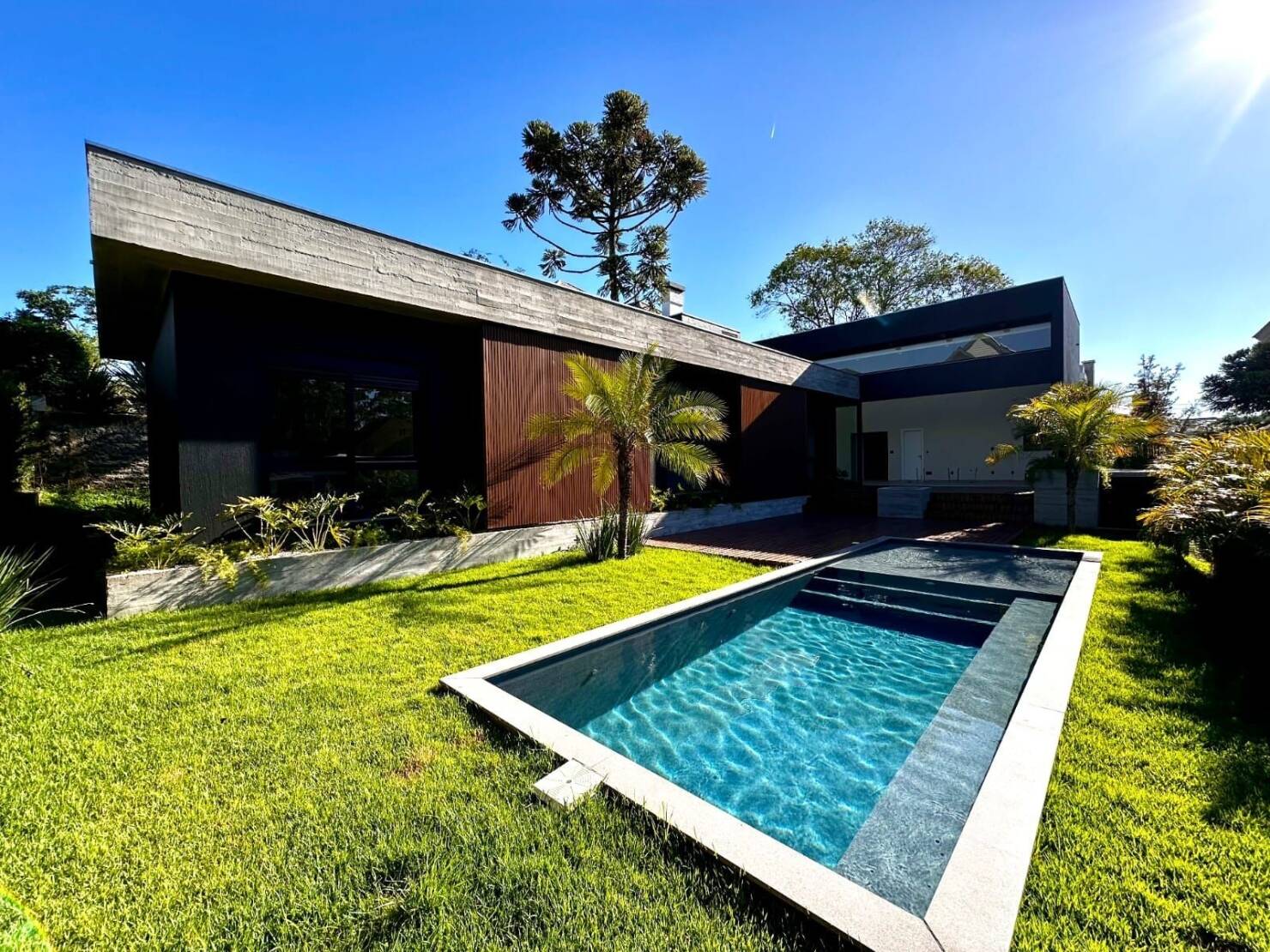 Casa, 3 quartos, 219 m² - Foto 1