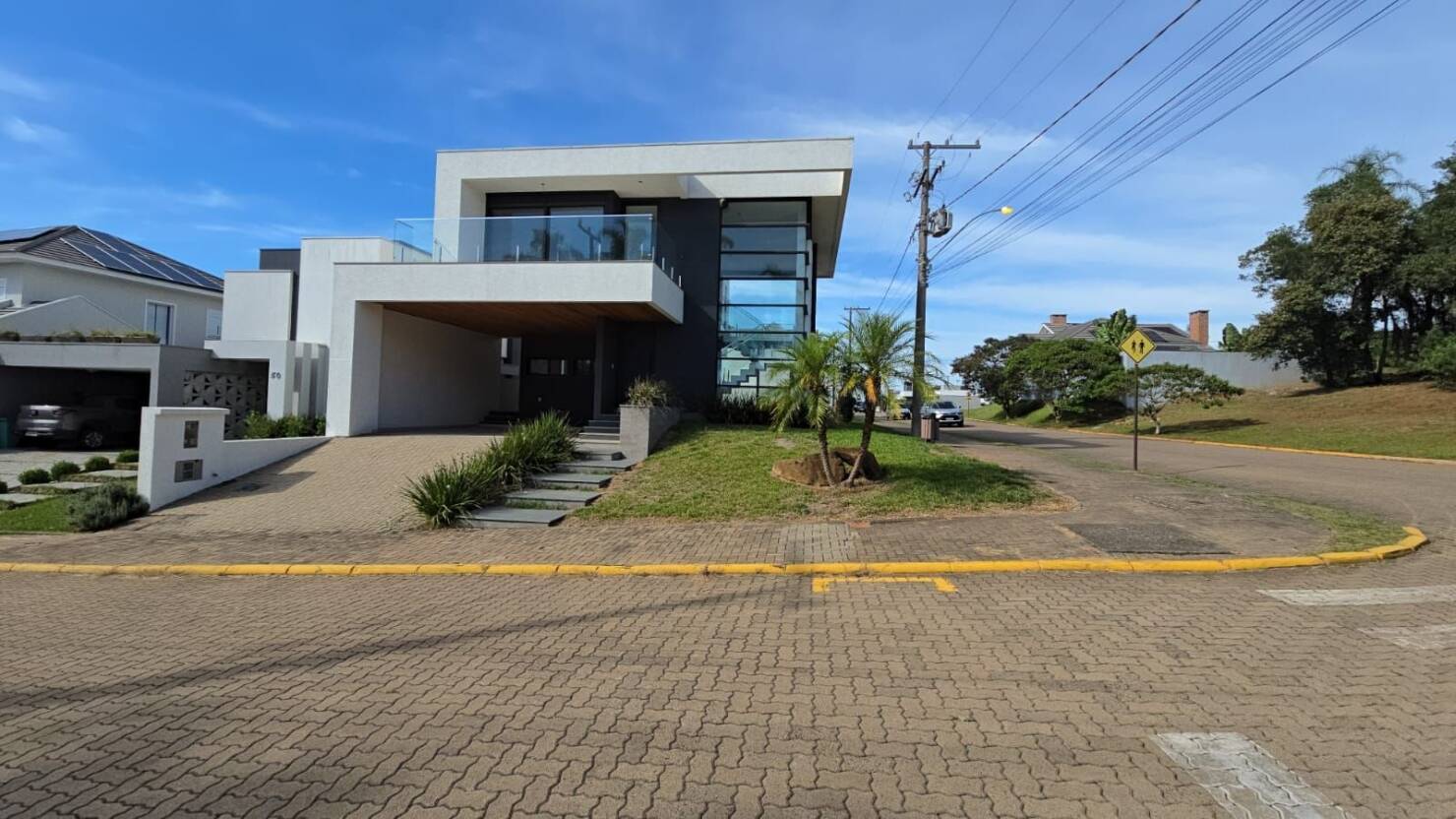 Casa, 3 quartos, 228 m² - Foto 1