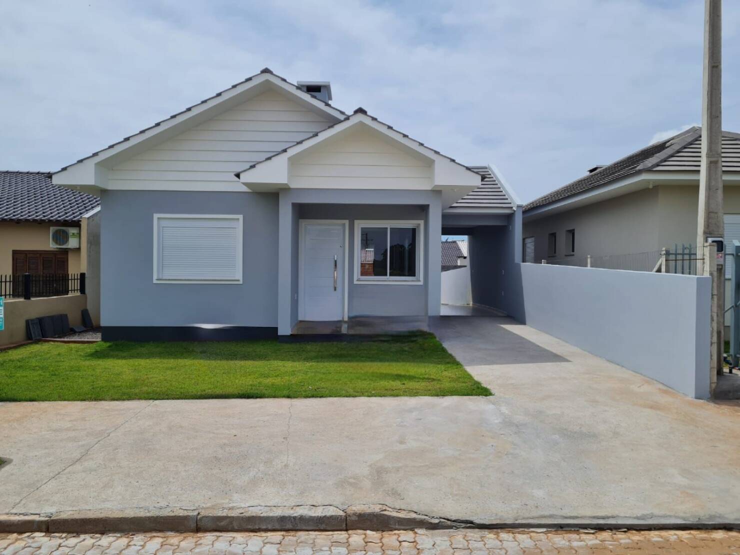 Casa à venda com 3 quartos, 102m² - Foto 1