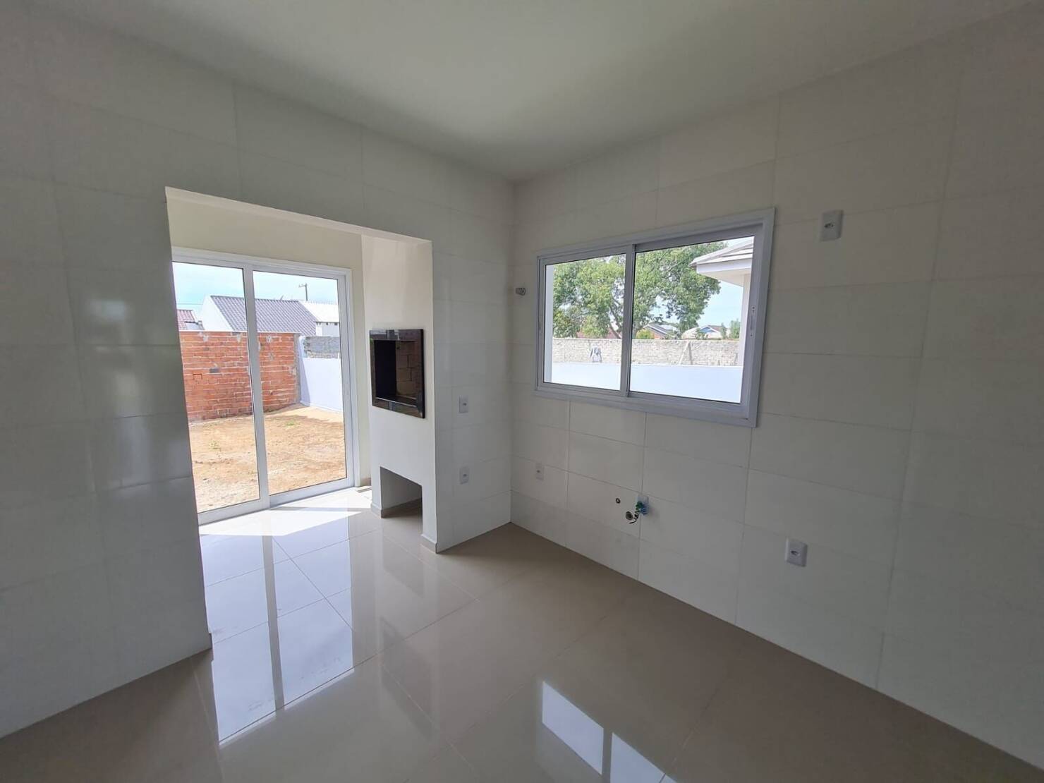 Casa à venda com 3 quartos, 102m² - Foto 11