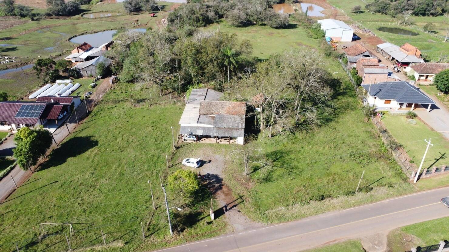 Chácara à venda com 2 quartos, 20000m² - Foto 1