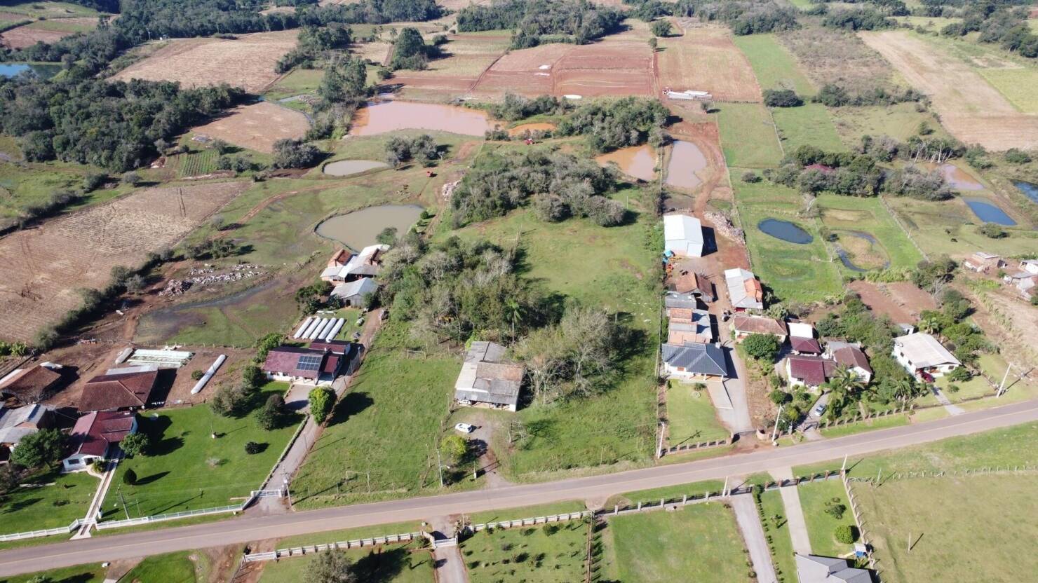 Chácara à venda com 2 quartos, 20000m² - Foto 2